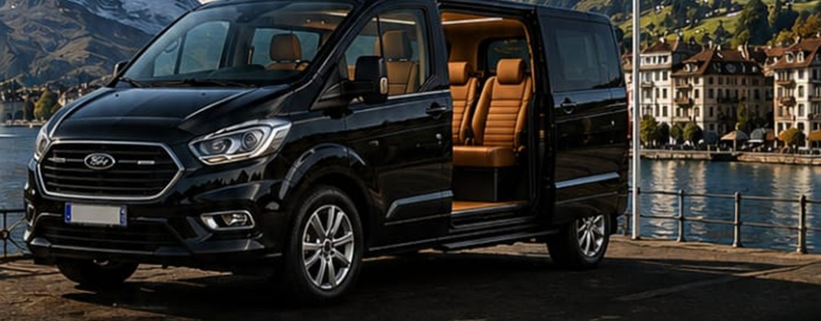 Ford Transit Custom Tourneo noir de Privilège Way, portes ouvertes sur les sièges cuir, au bord du lac